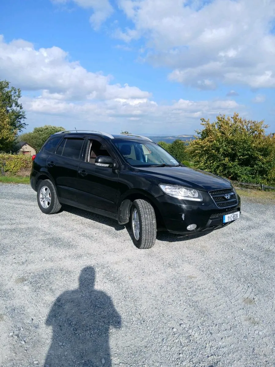 2011 hyundai santa fe 7 seater - Image 1