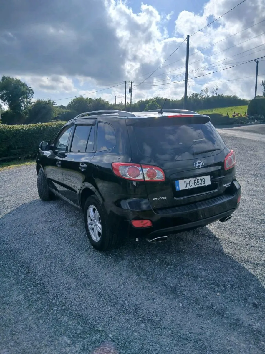 2011 hyundai santa fe 7 seater - Image 4