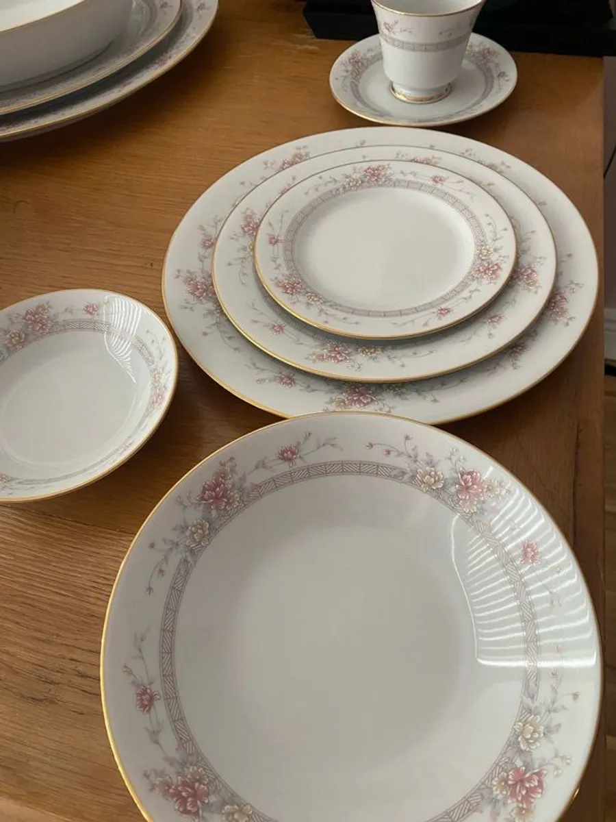 90 Piece Dinnerware set - Image 2