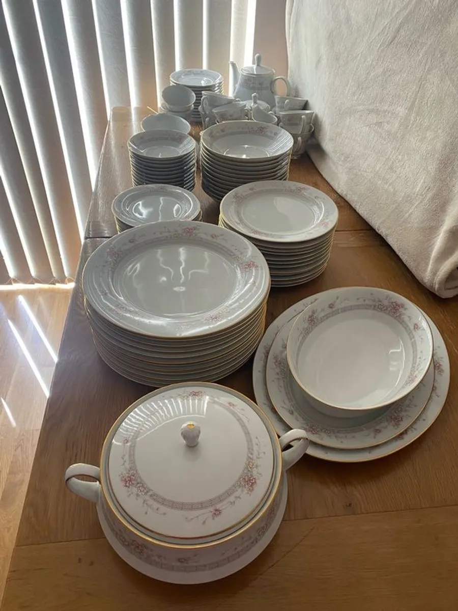90 Piece Dinnerware set - Image 3