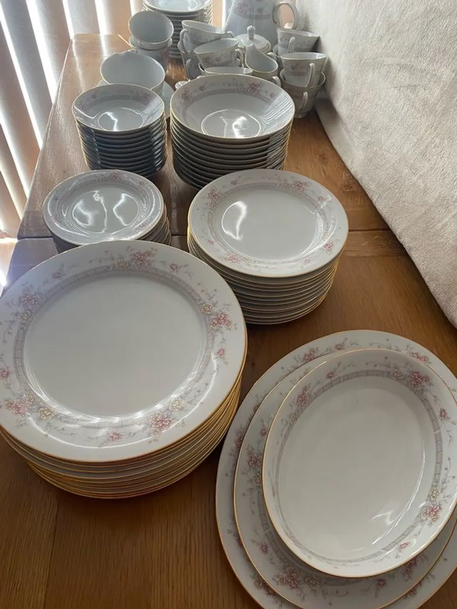 90 Piece Dinnerware set - Image 4