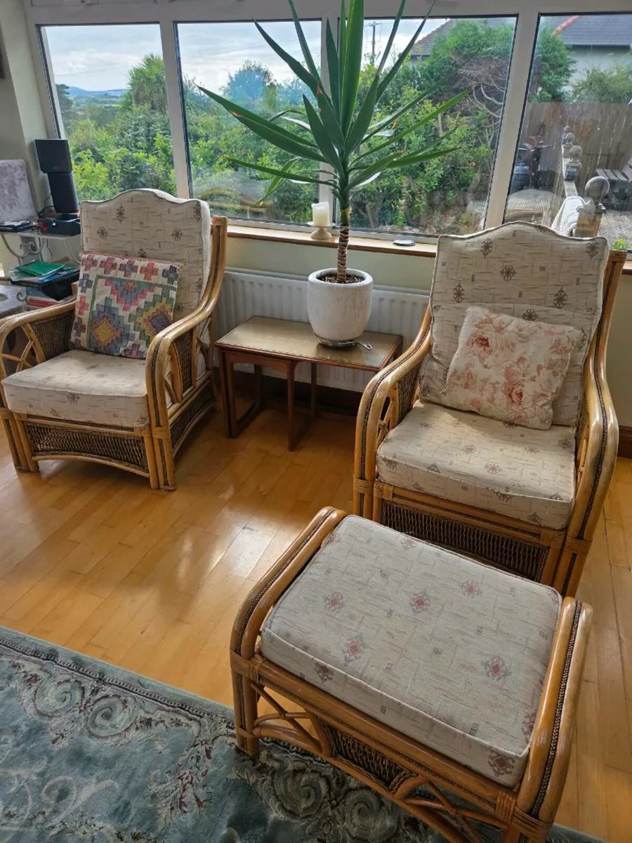 Wicker sofa and armchairs - Image 1