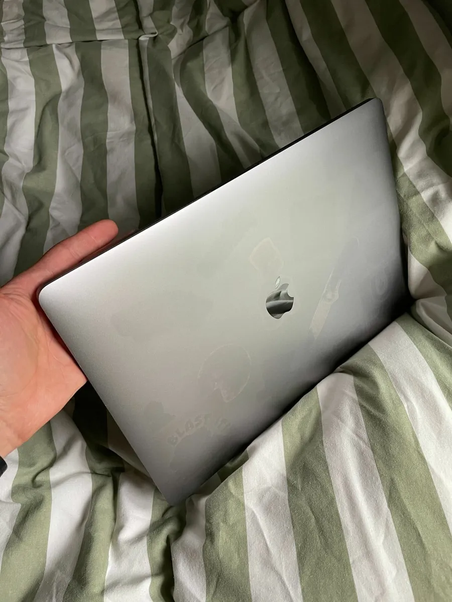 MacBook Pro 15" (2018) A1990 Space Gray with Touch - Image 2