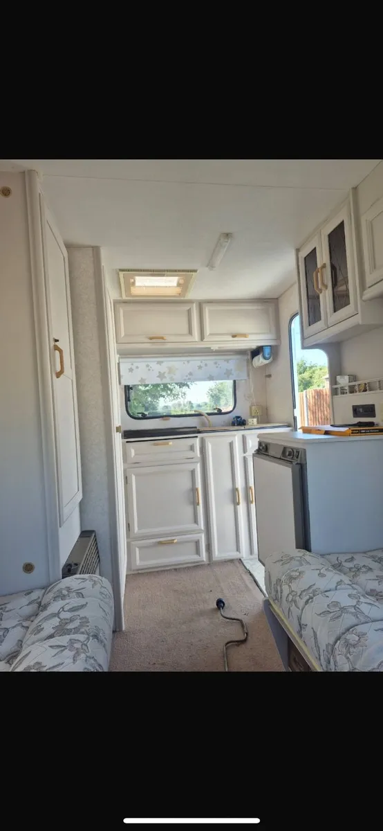Caravan - Image 4