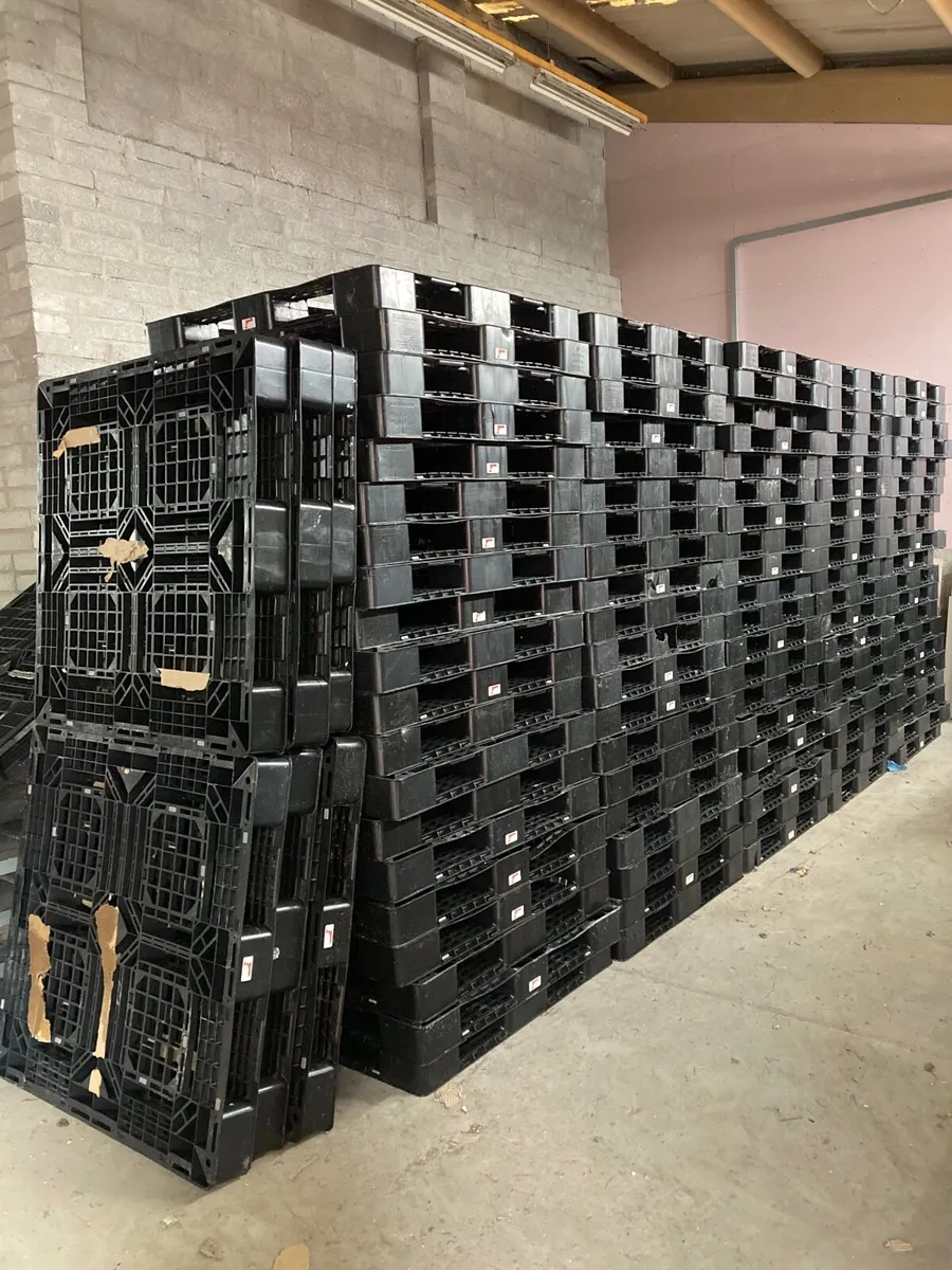 Plastic pallets  farm bedding - Image 1