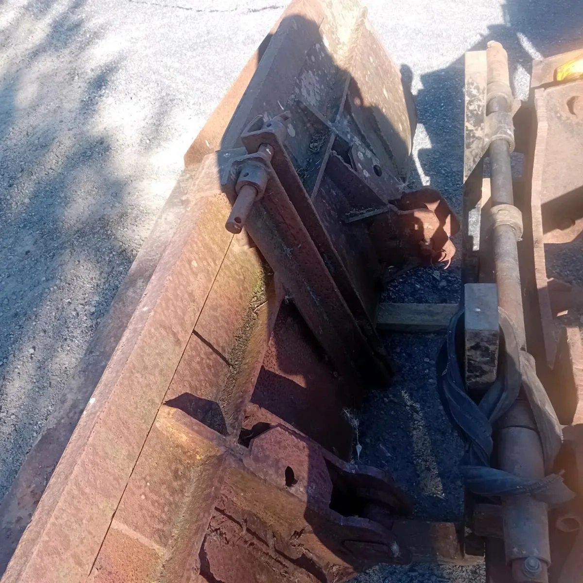 Loader bucket can also be used on 3 point linkage - Image 2