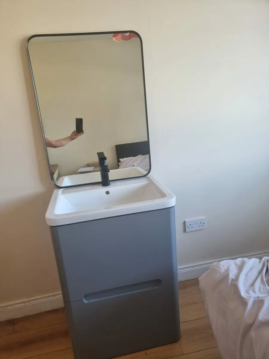 New Vanity unit and mirror - Image 3