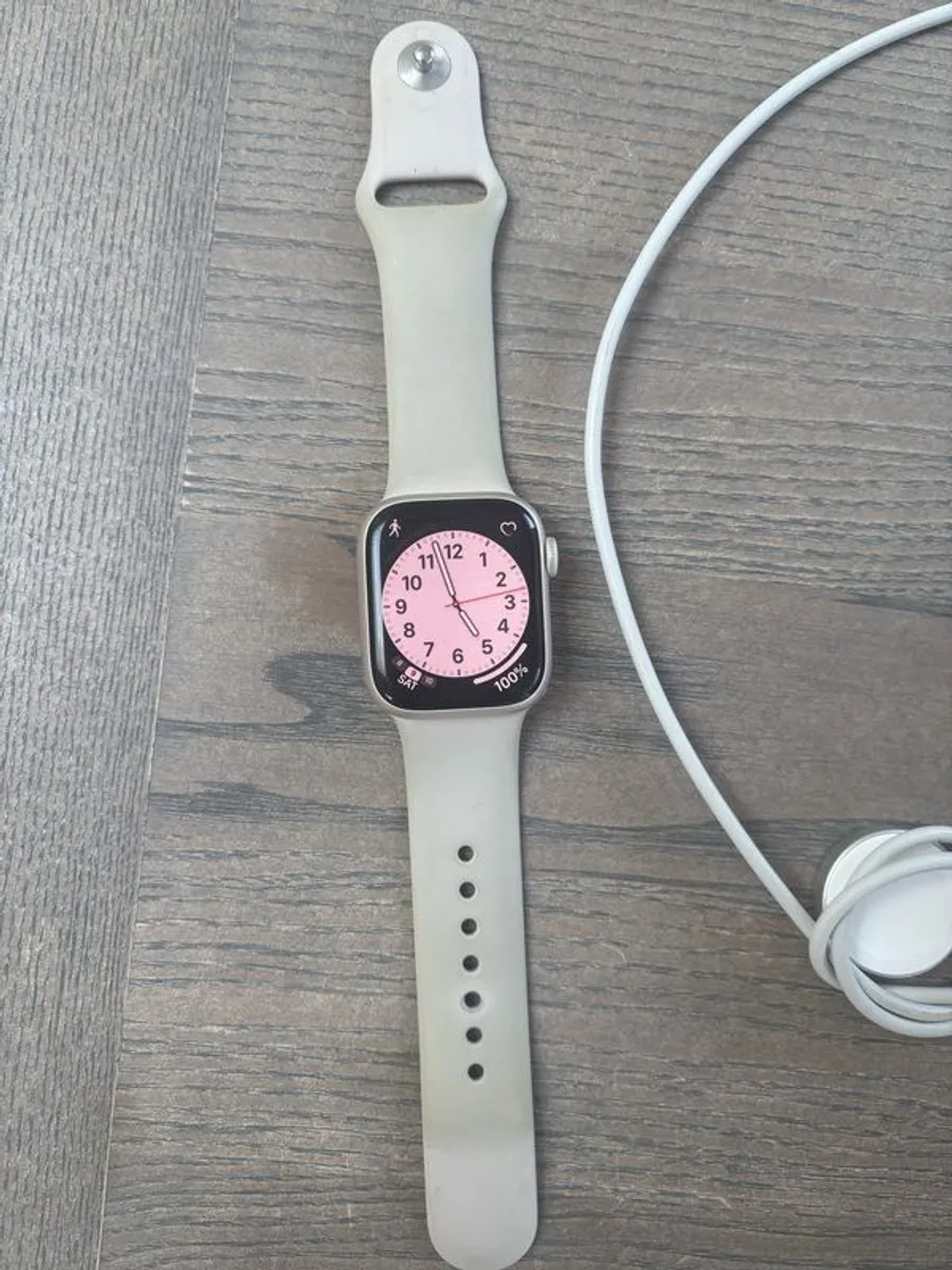 Apple Watch - series 8 - Image 3