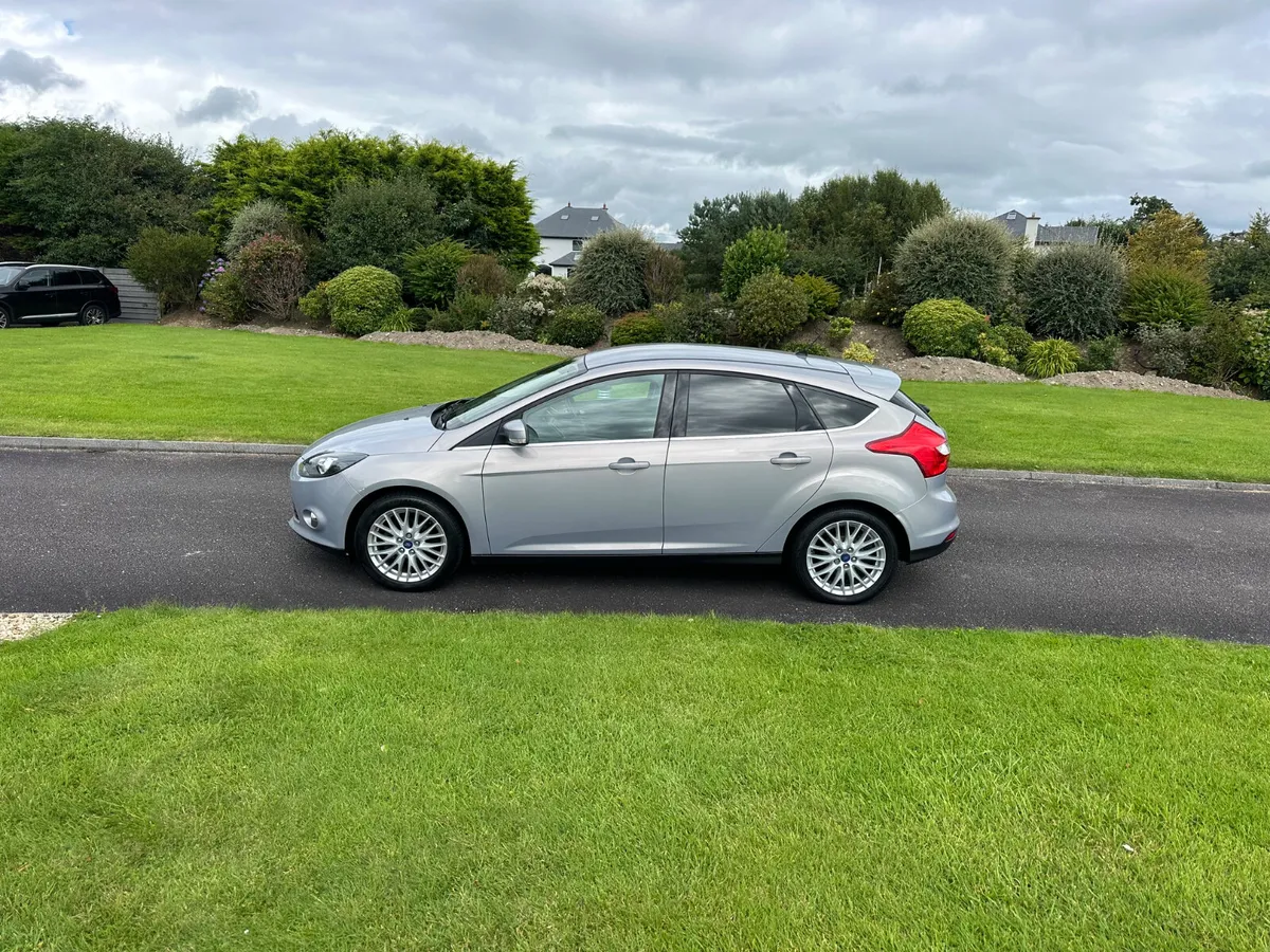 Ford Focus 1.6 petrol low Tax - Image 2