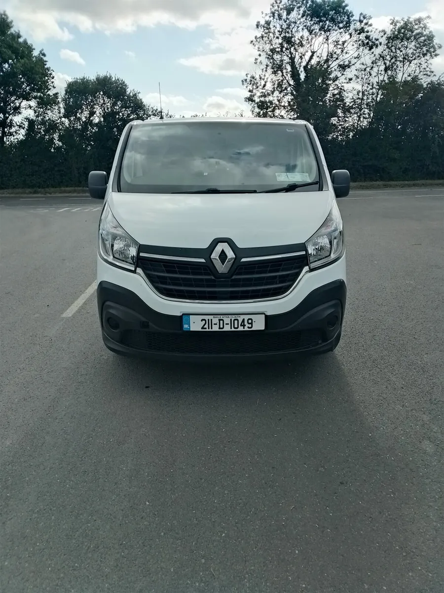 211 Renault Trafic - Side Damage - Image 1