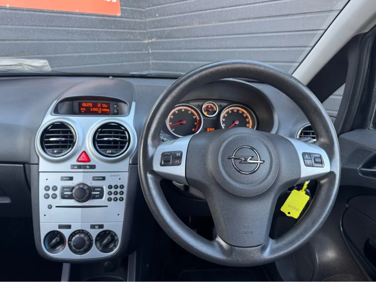 Opel Corsa SC 1.2i 16V 5DR - Image 3