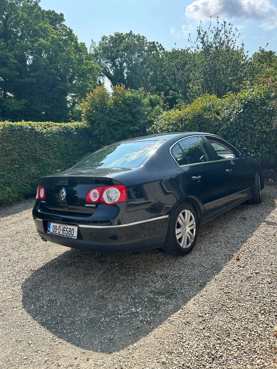 Volkswagen Passat 2.0L Diesel - Image 2