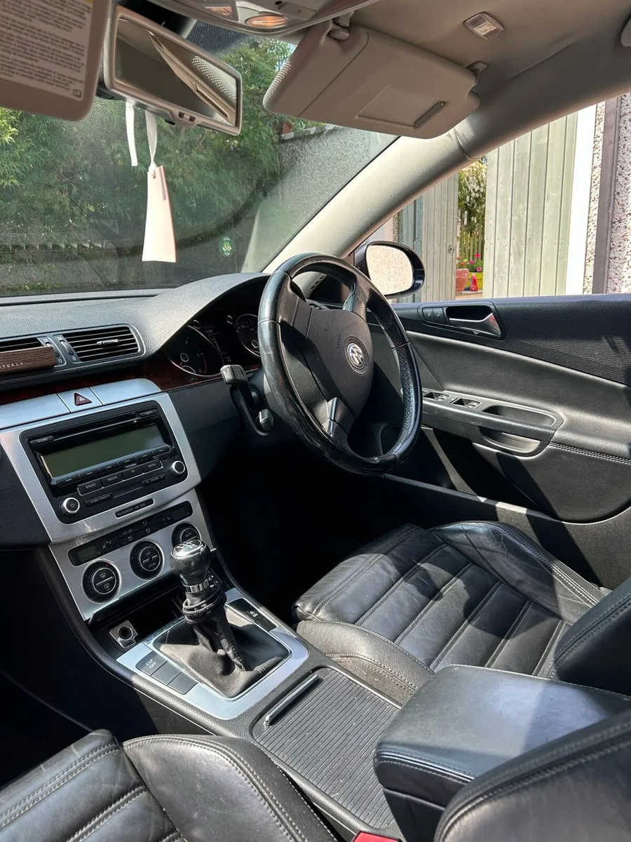 Volkswagen Passat 2.0L Diesel - Image 4