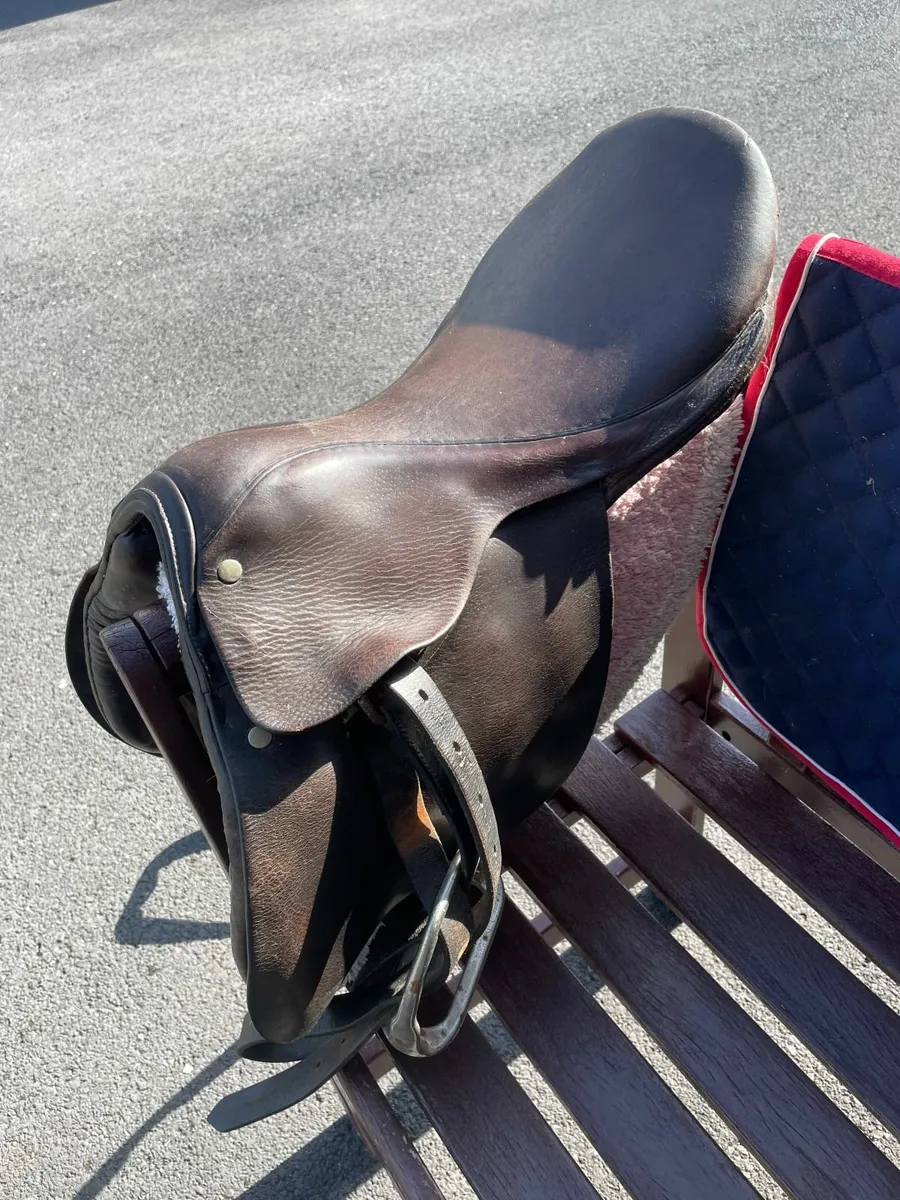 Berney 15.5" Saddle - Image 1