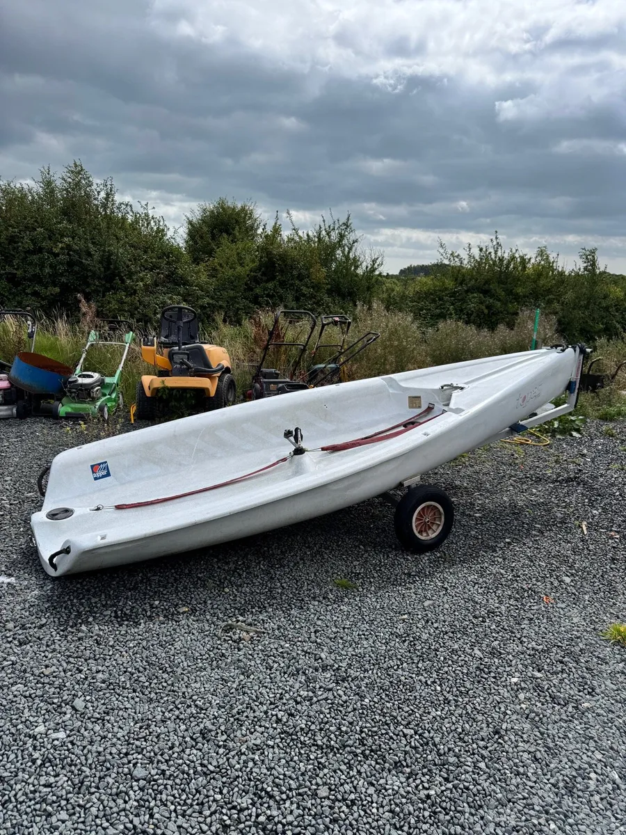 Topaz sailing dinghy - Image 1