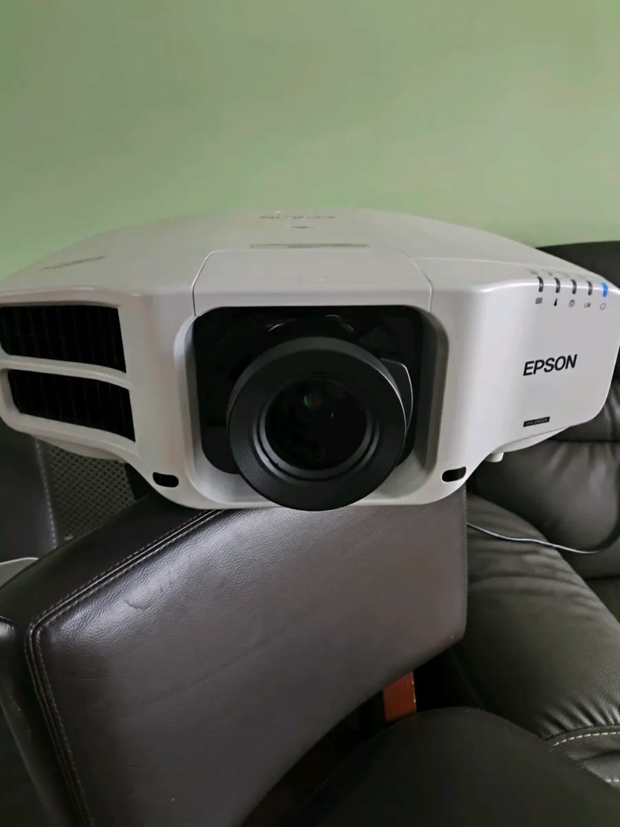 Epson projector - Image 2