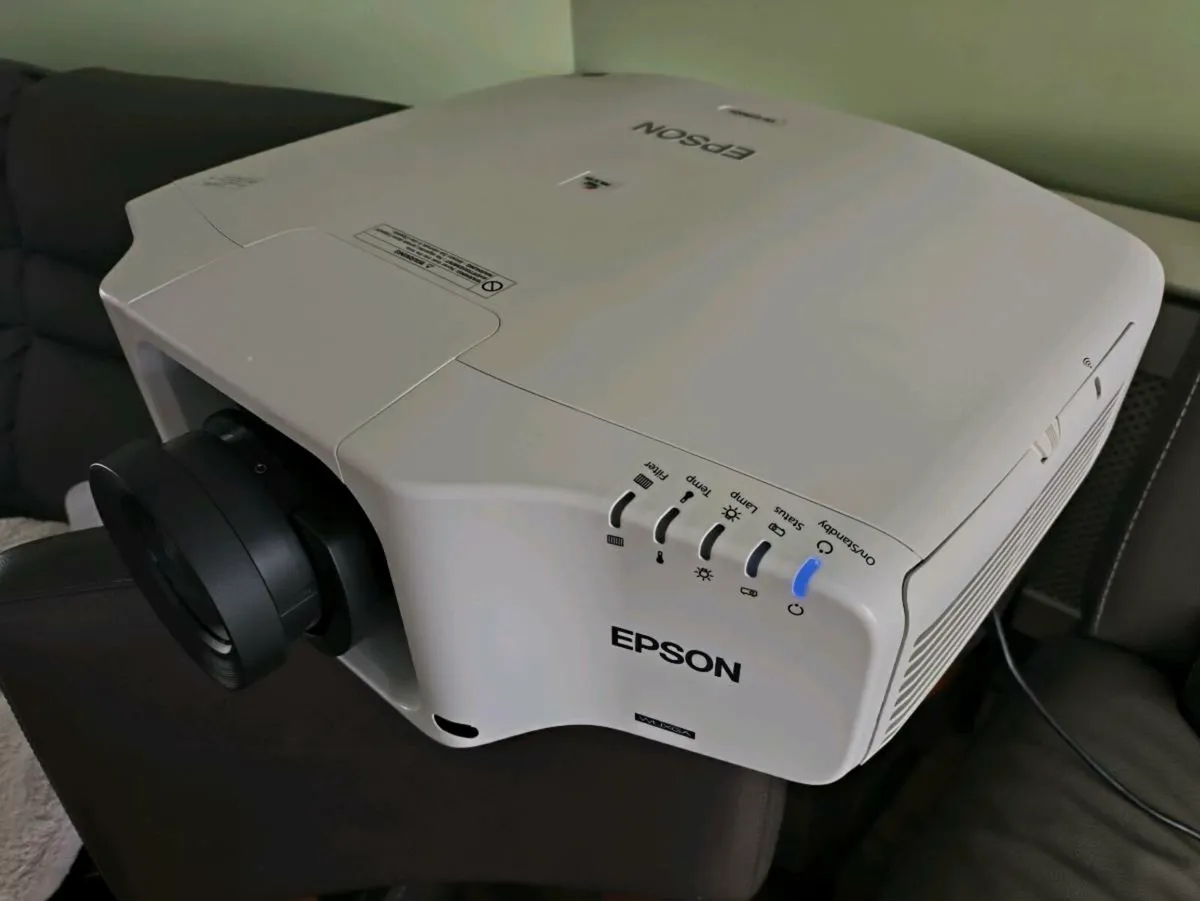 Epson projector - Image 4