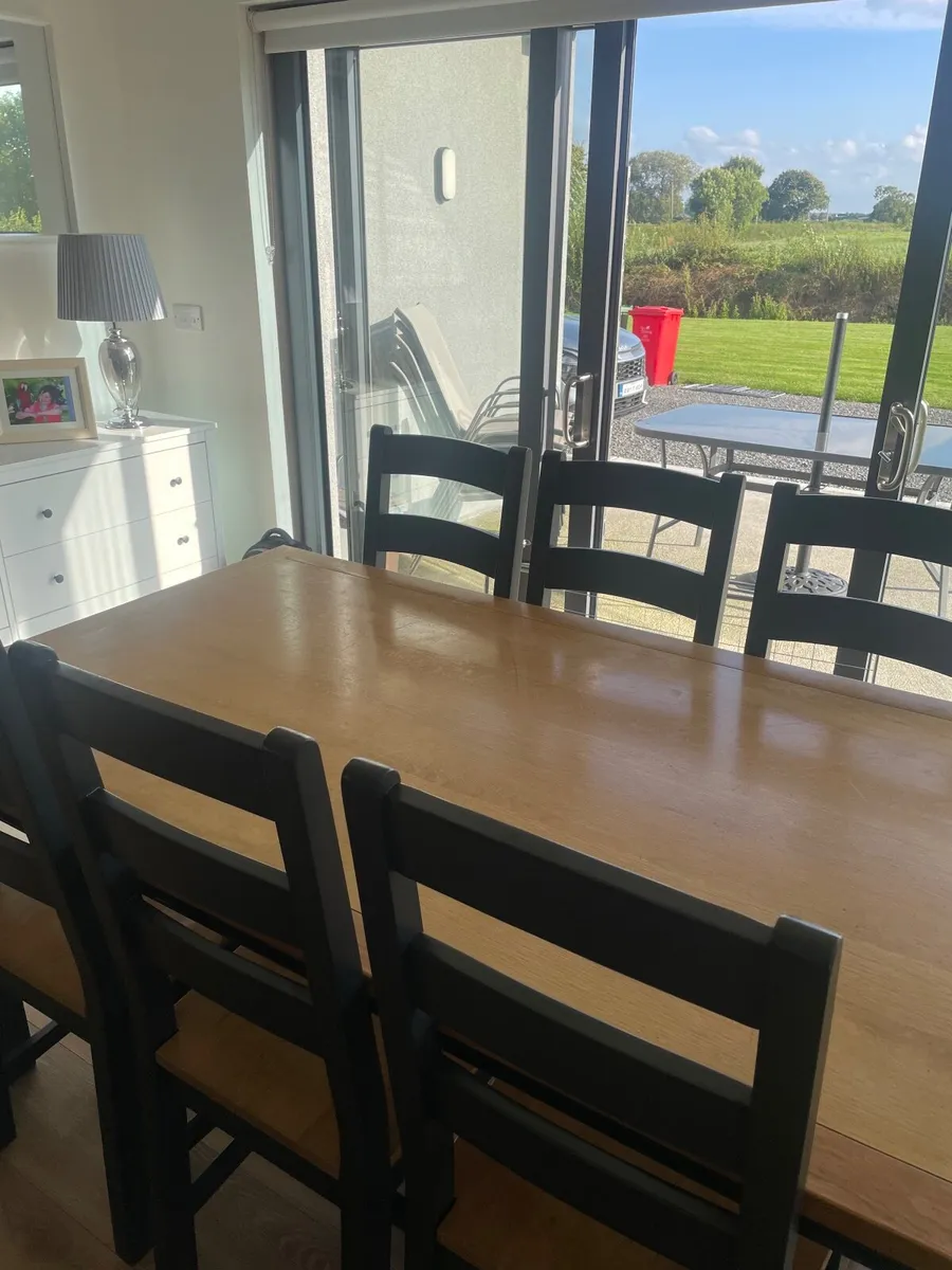 Dining table and 6 chairs - Image 2