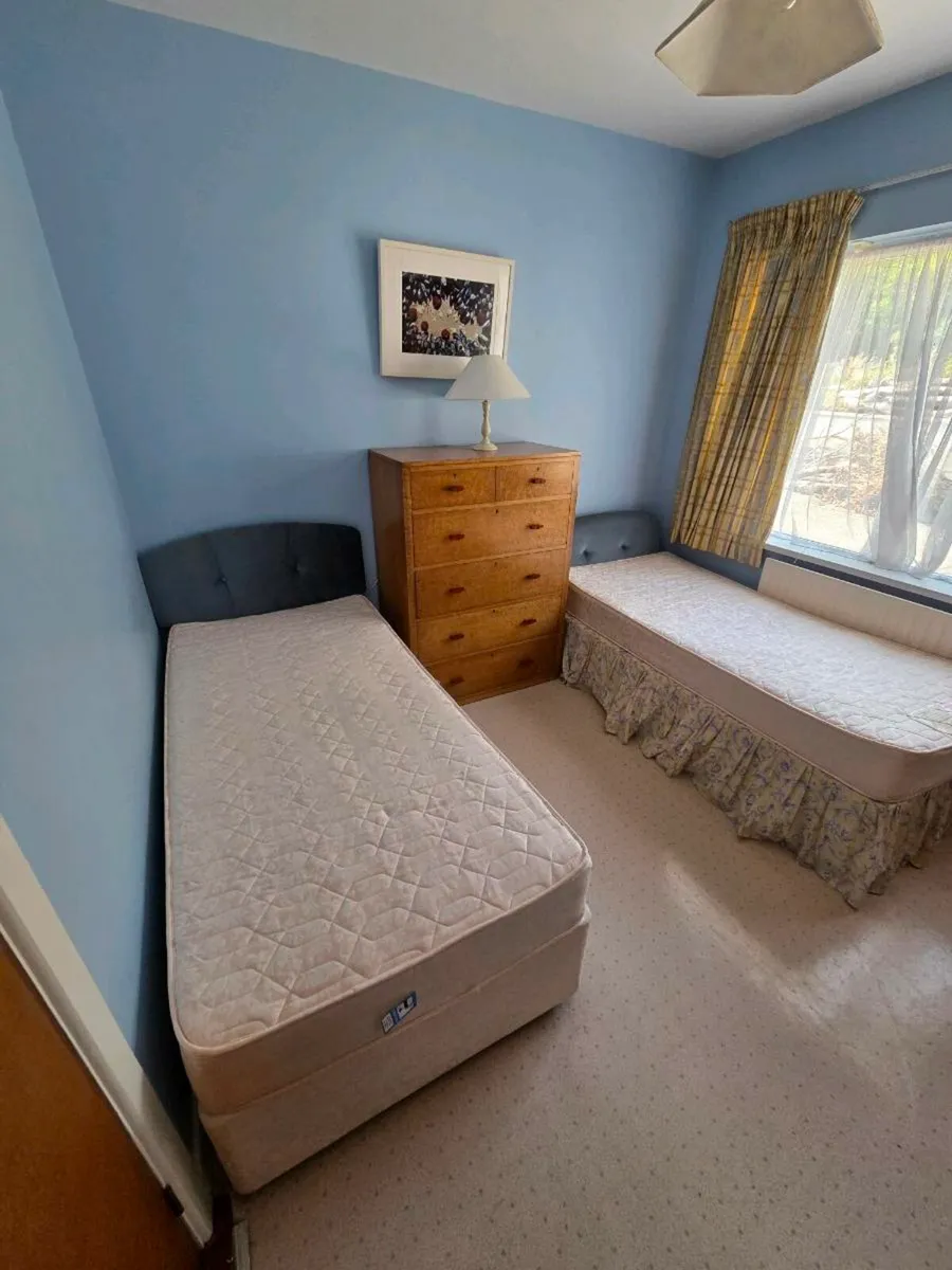 Matching single beds - Image 2