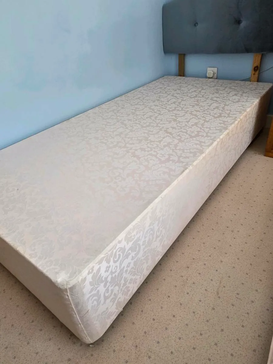 Matching single beds - Image 3