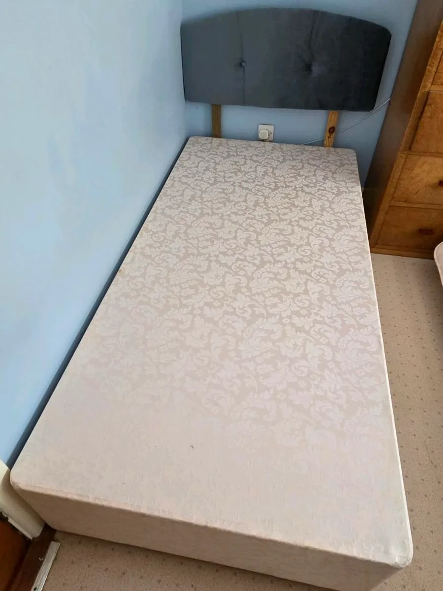 Matching single beds - Image 4