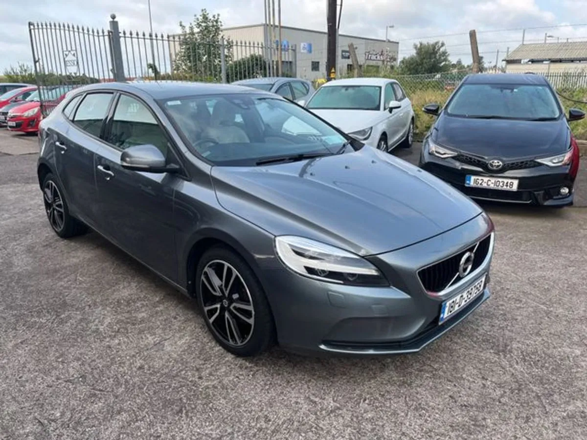 Volvo V40 D2 MOM ED 5DR - Image 2