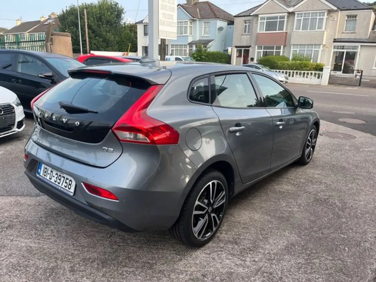 Volvo V40 D2 MOM ED 5DR - Image 4