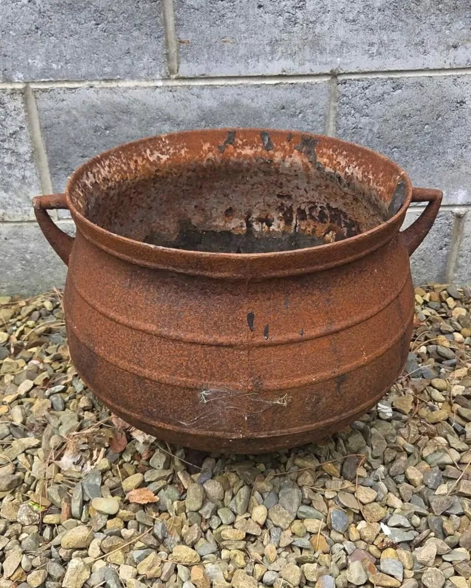 Old  very  old   pot  in good condition - Image 1