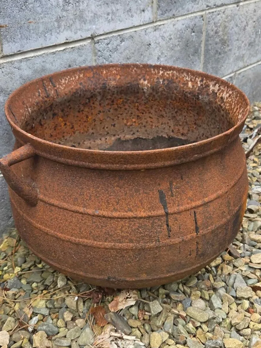 Old  very  old   pot  in good condition - Image 2