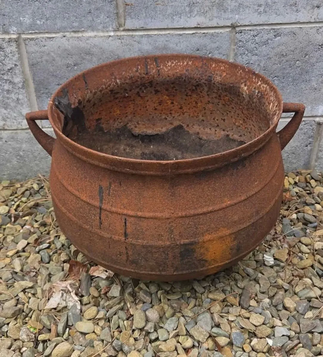 Old  very  old   pot  in good condition - Image 3