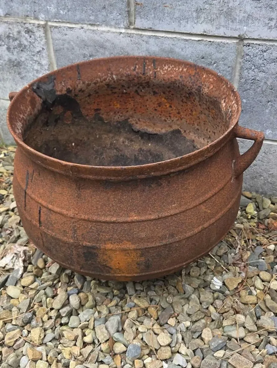 Old  very  old   pot  in good condition - Image 4