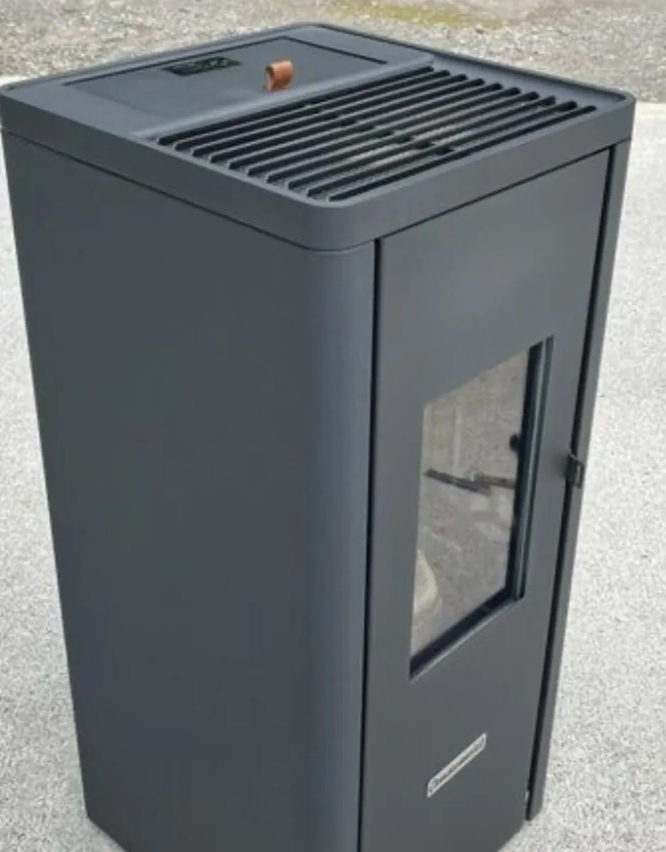 Pellet stove - Image 1