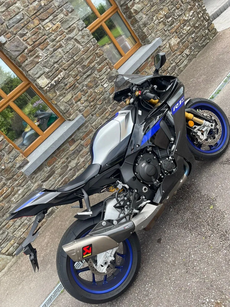 22 yamaha r1m low mileage - Image 4