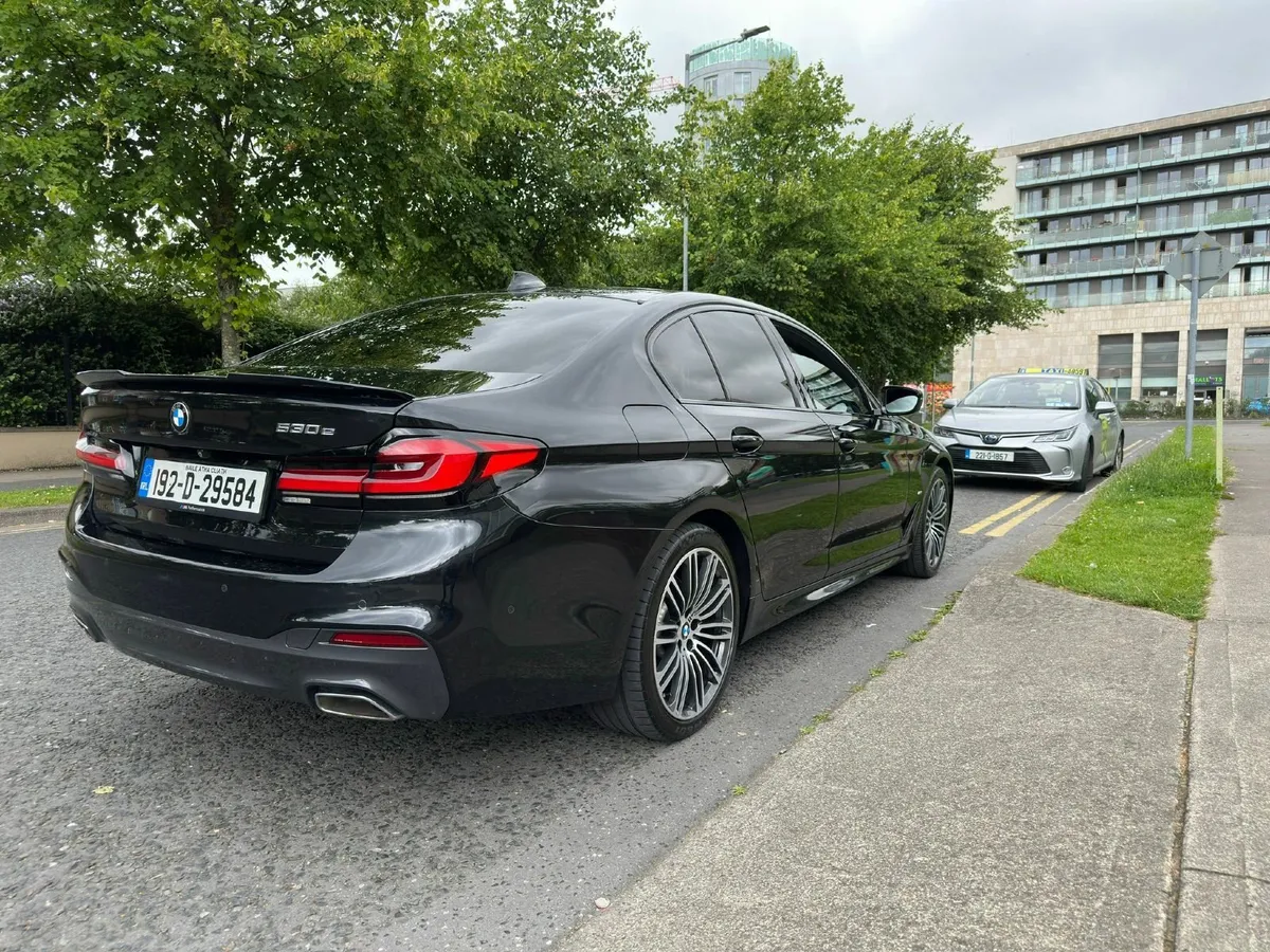 BMW 5-Series 2019 - Image 2