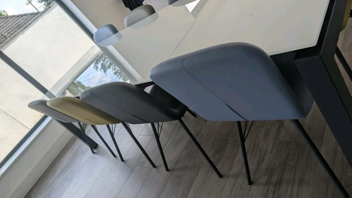 8 seater Glass Dining Room Extendable Table - Image 2