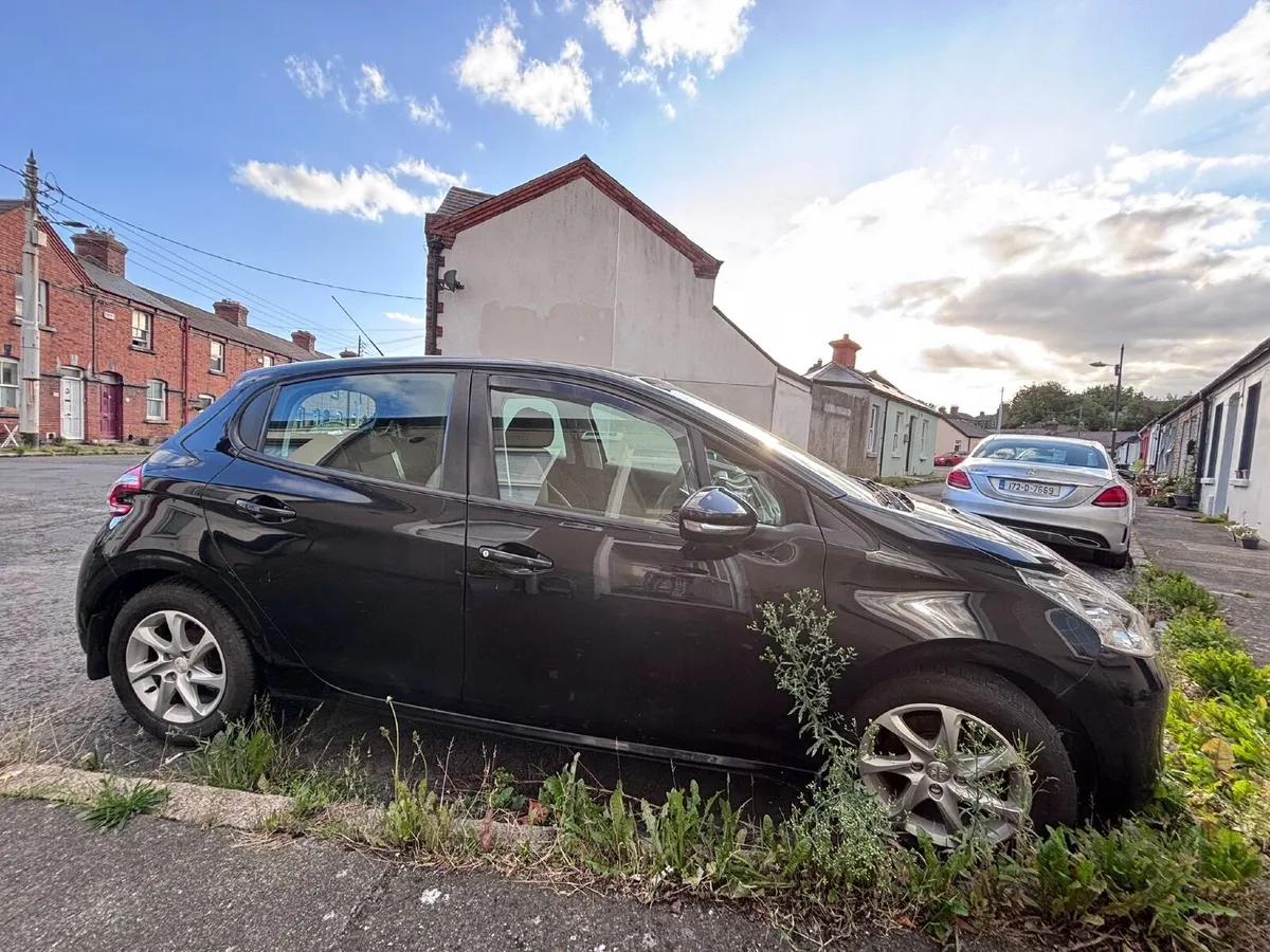 Peugeot 208 2015 - Image 2