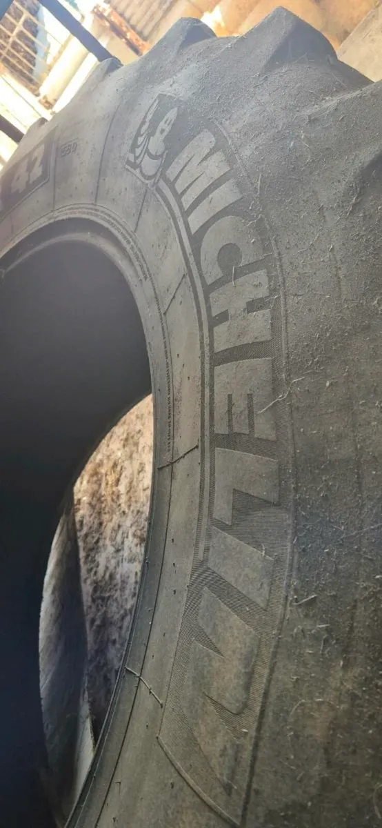 2 x Michelin 650/65 R 42 - Image 1