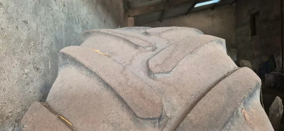 2 x Michelin 650/65 R 42 - Image 3