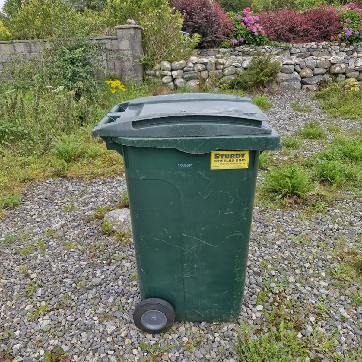 wheelie bin - Image 1