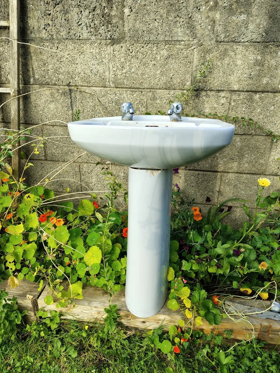 Hand wash basin with taps and pedestal - Image 1