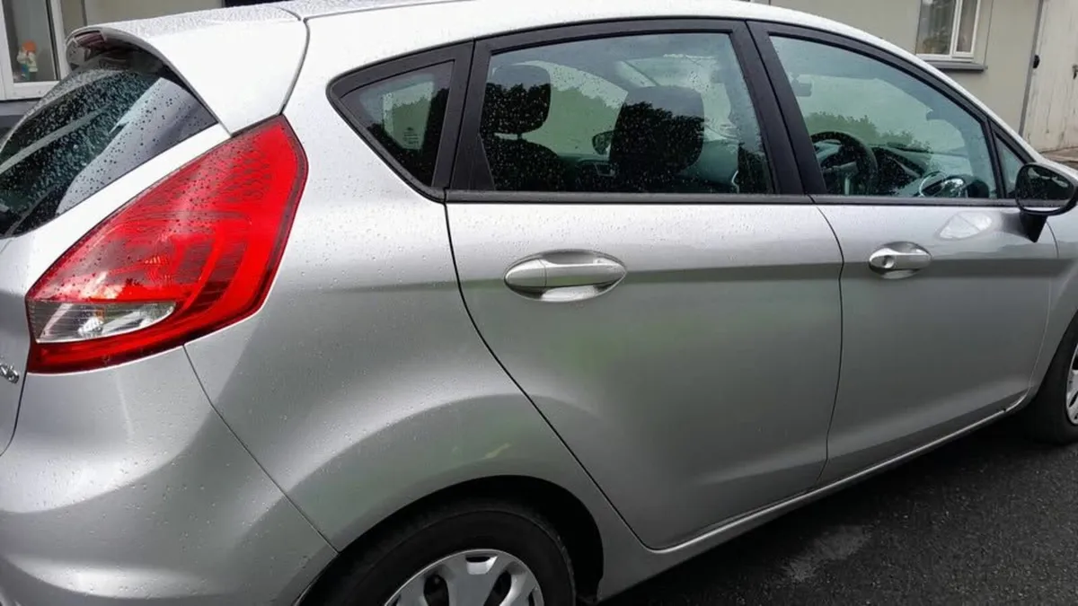 Ford Fiesta 2011 - Image 2