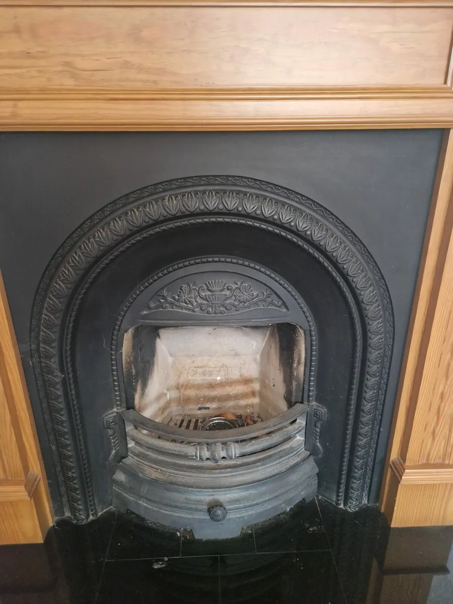 Fireplace and mirror - Image 2