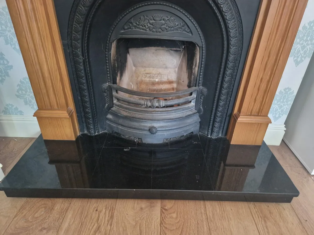 Fireplace and mirror - Image 3