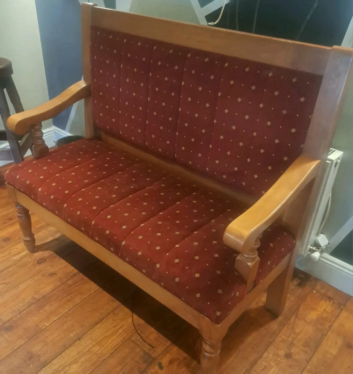 Bar stools and pews - Image 4