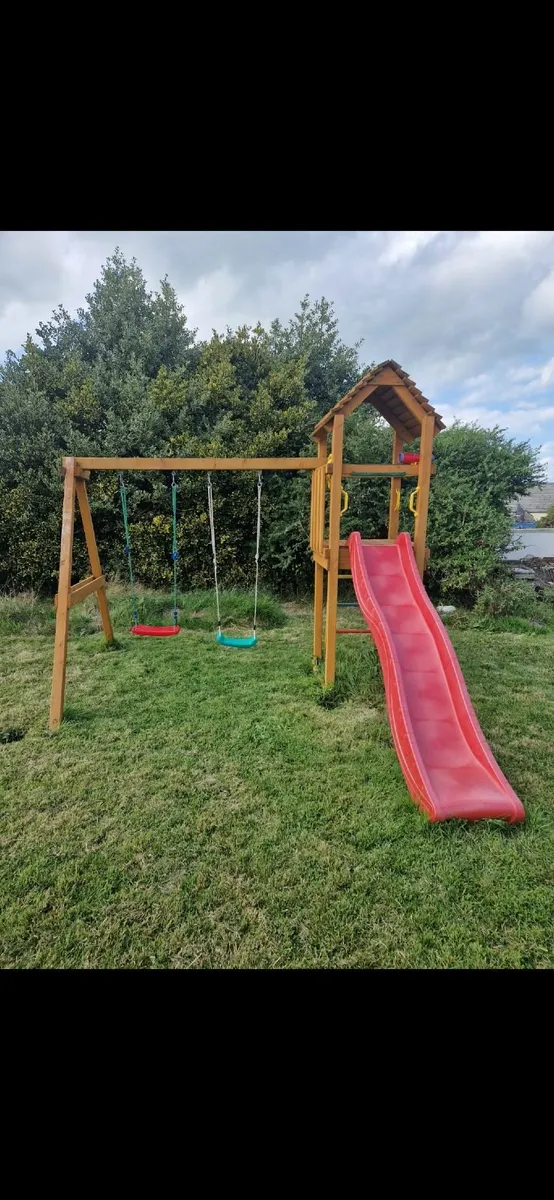 Playhouse swing and slide set - Image 1