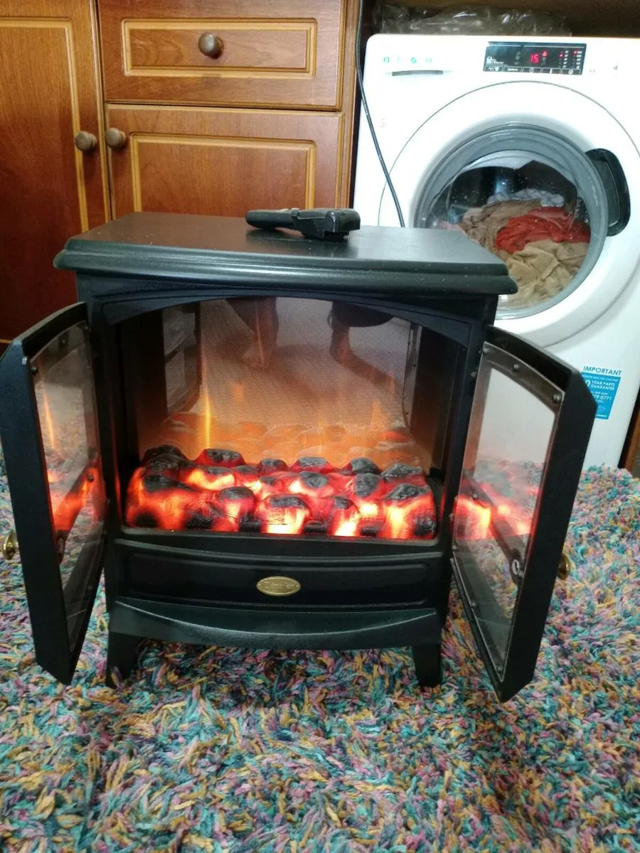 Dimplex Electric Stove - Image 1