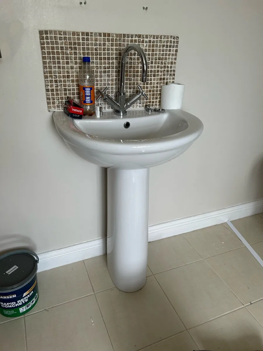 Bathroom suite - Image 3