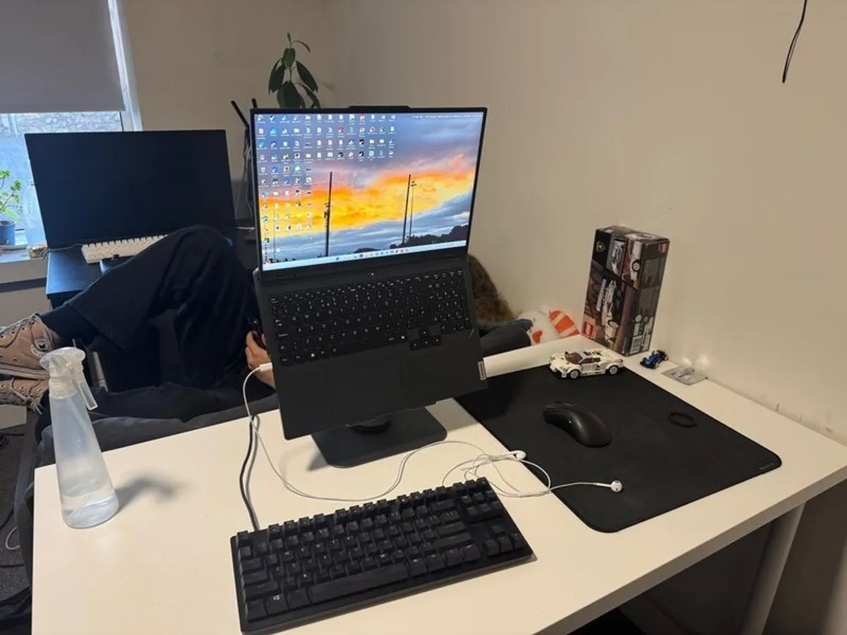 laptop Legion Pro 5 16IRX9 240hz IPs RTX 4070 8gb, 32gb ram, intel 14700HX - Image 1
