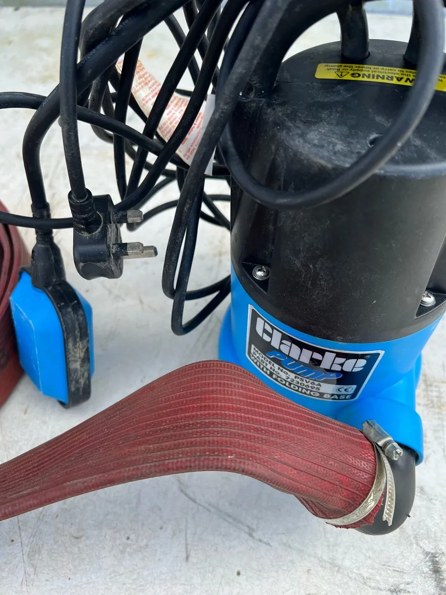 Submersible Pump with 12 meters lay flat hose - Image 2