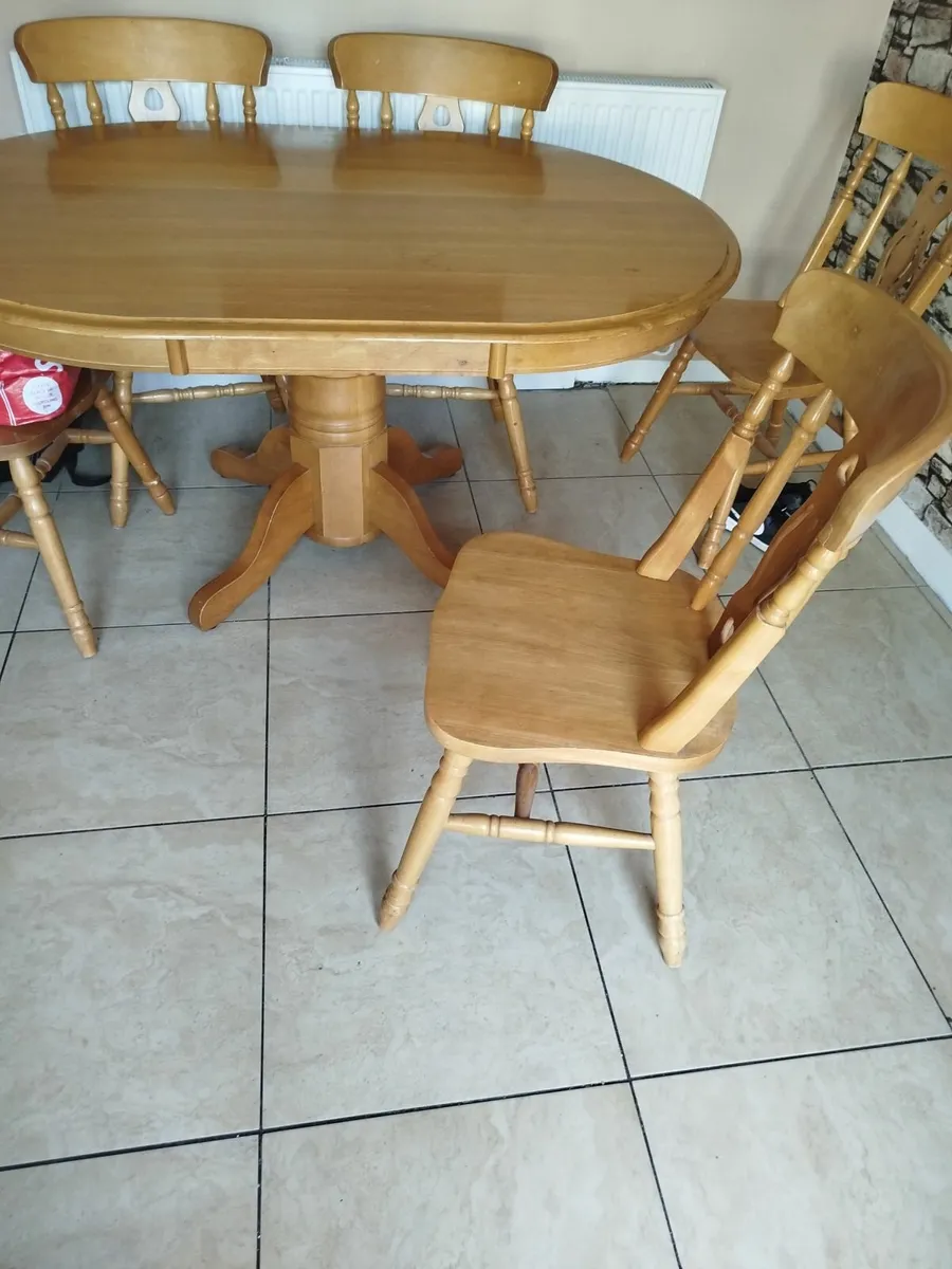 Kitchen table and chairs - Image 1